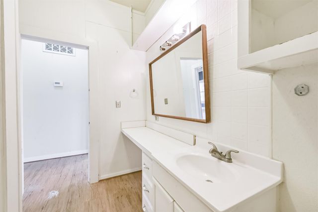 2242 Houston Avenue, Pearland, TX 77581