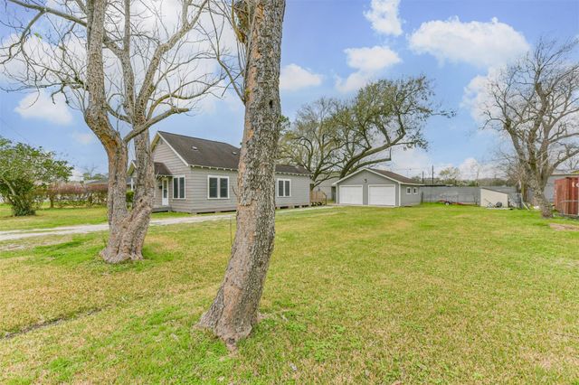 2242 Houston Avenue, Pearland, TX 77581