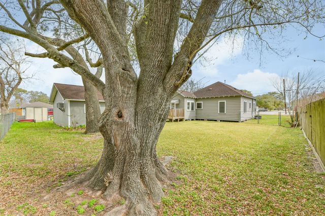 2242 Houston Avenue, Pearland, TX 77581