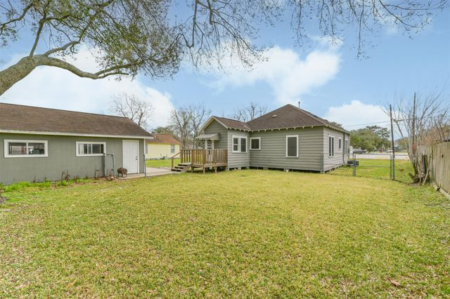 2242 Houston Avenue, Pearland, TX 77581