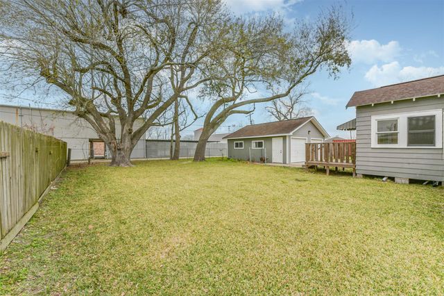 2242 Houston Avenue, Pearland, TX 77581