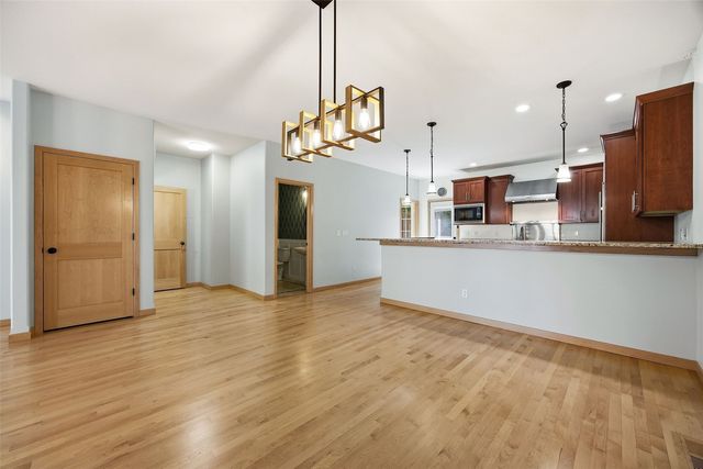 235 Holiday Rd 3, Coralville, IA 52241