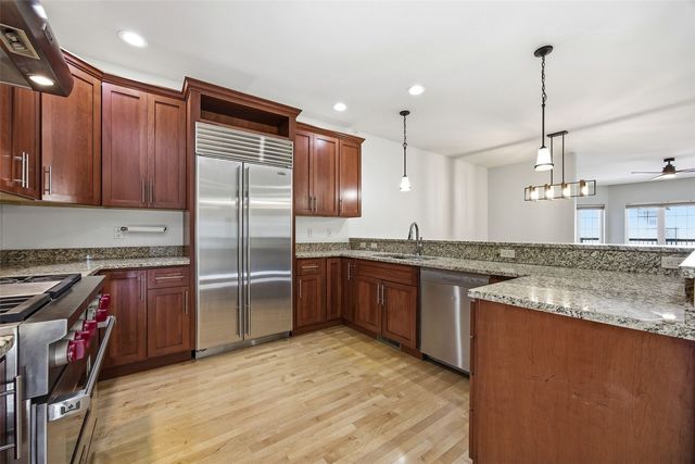 235 Holiday Rd 3, Coralville, IA 52241