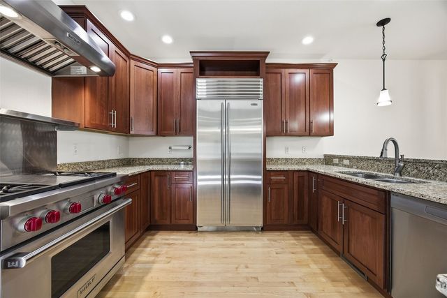 235 Holiday Rd 3, Coralville, IA 52241
