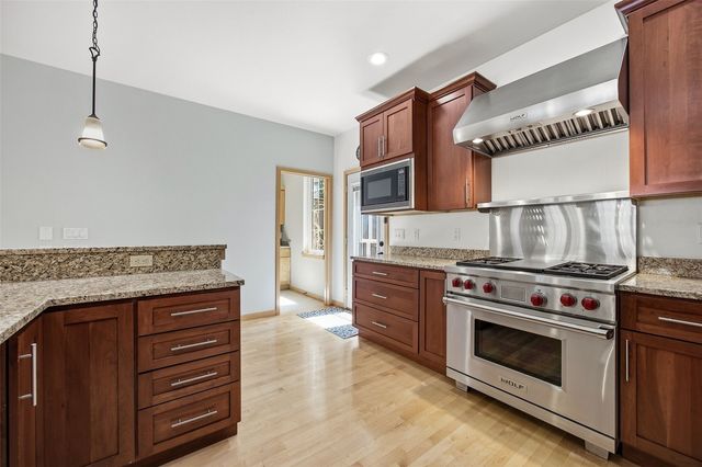 235 Holiday Rd 3, Coralville, IA 52241