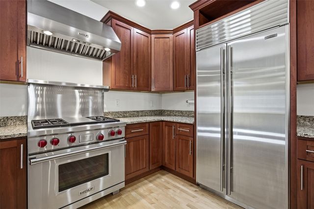 235 Holiday Rd 3, Coralville, IA 52241