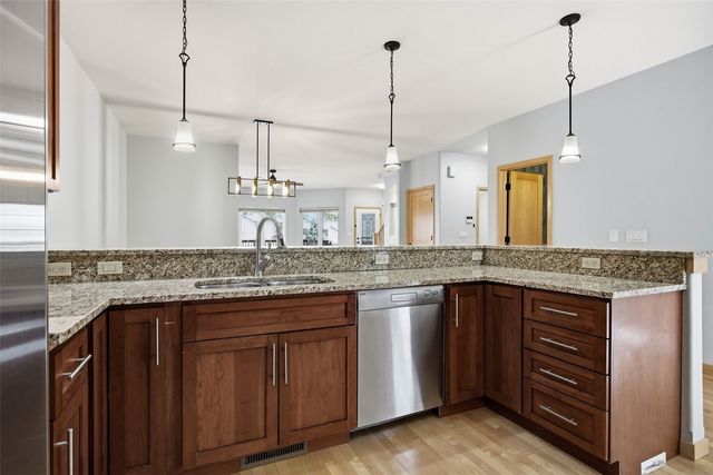 235 Holiday Rd 3, Coralville, IA 52241