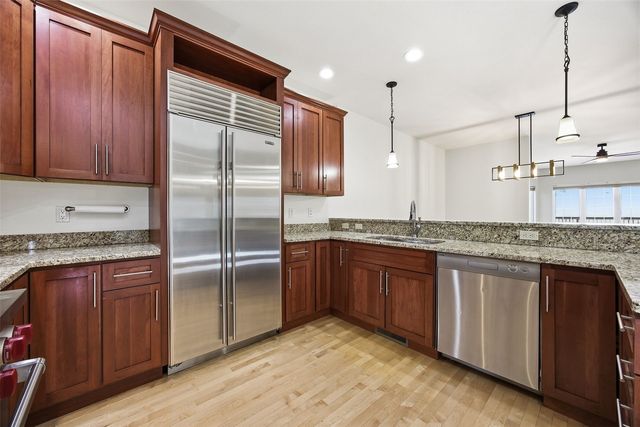 235 Holiday Rd 3, Coralville, IA 52241