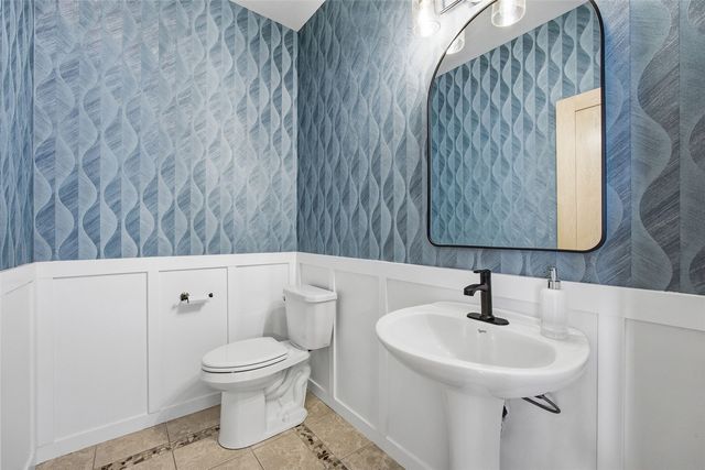 235 Holiday Rd 3, Coralville, IA 52241