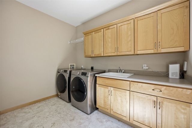 235 Holiday Rd 3, Coralville, IA 52241