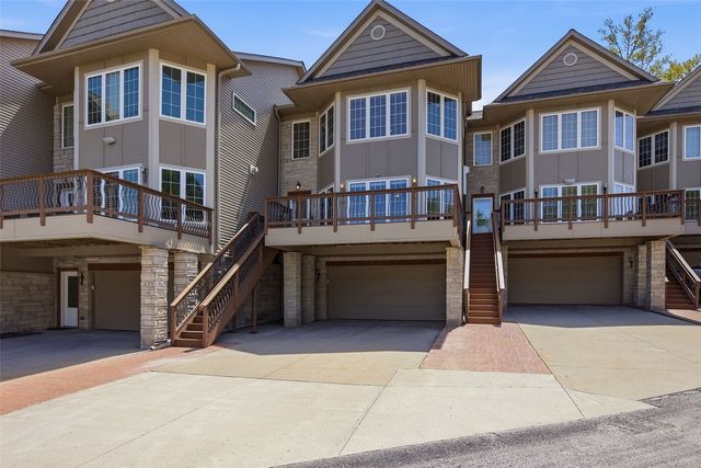 235 Holiday Rd 3, Coralville, IA 52241
