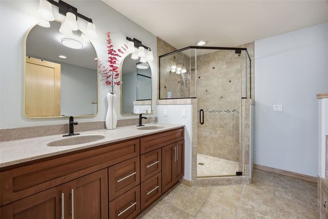 235 Holiday Rd 3, Coralville, IA 52241