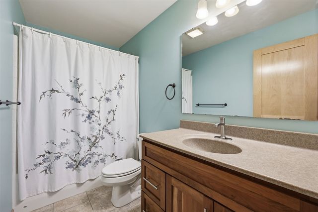 235 Holiday Rd 3, Coralville, IA 52241