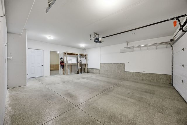 235 Holiday Rd 3, Coralville, IA 52241
