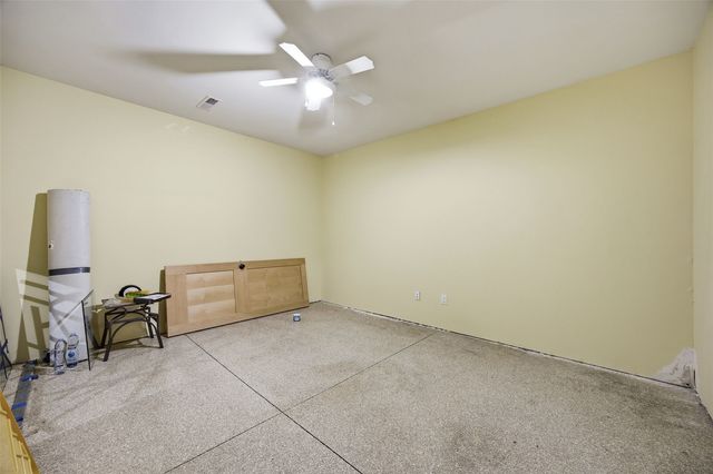 235 Holiday Rd 3, Coralville, IA 52241