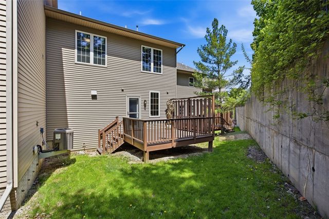 235 Holiday Rd 3, Coralville, IA 52241