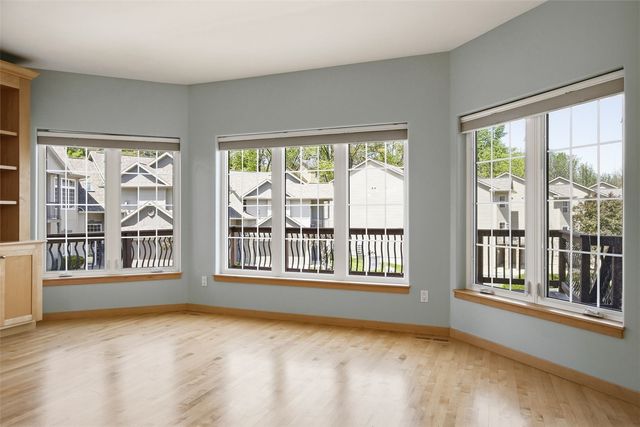 235 Holiday Rd 3, Coralville, IA 52241