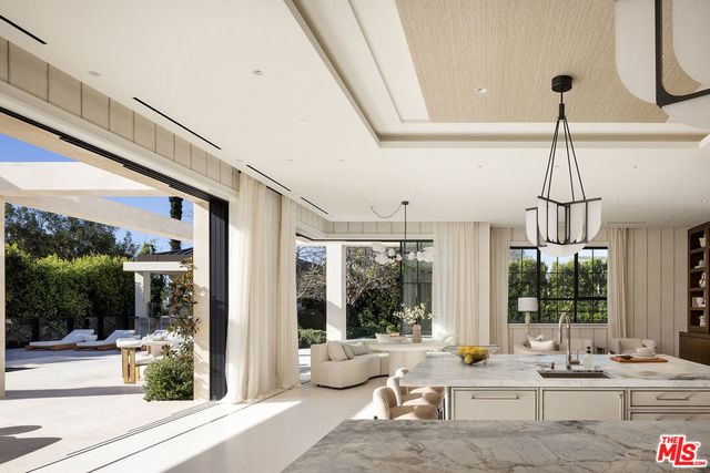 721 N Bonhill Road, Los Angeles, CA 90049