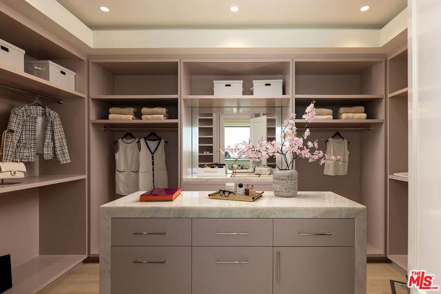 721 N Bonhill Road, Los Angeles, CA 90049