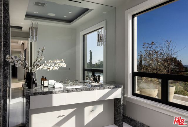 721 N Bonhill Road, Los Angeles, CA 90049