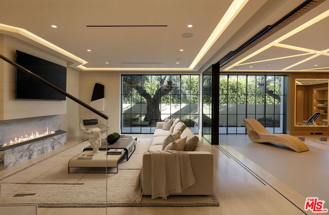 721 N Bonhill Road, Los Angeles, CA 90049