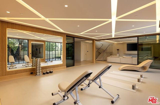 721 N Bonhill Road, Los Angeles, CA 90049