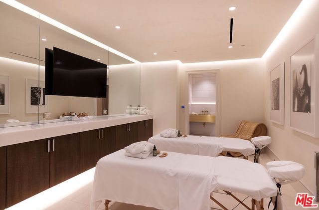 721 N Bonhill Road, Los Angeles, CA 90049