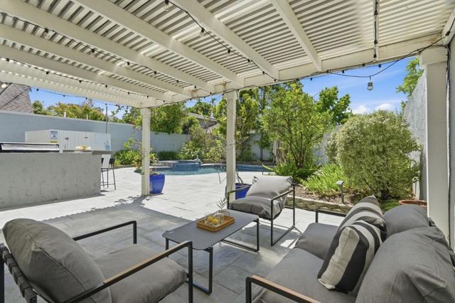 544 Castlerock Court, Sunnyvale, CA 94087