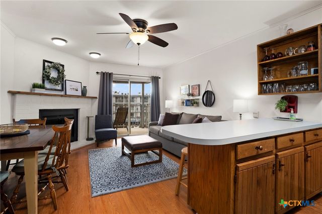 500 N Market Avenue 319 D, New Braunfels, TX 78130