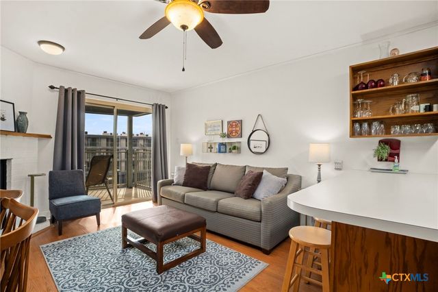 500 N Market Avenue 319 D, New Braunfels, TX 78130