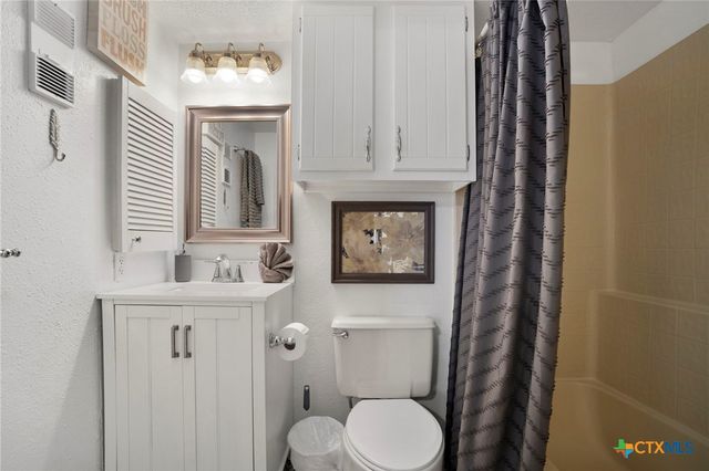 500 N Market Avenue 319 D, New Braunfels, TX 78130