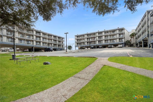 500 N Market Avenue 319 D, New Braunfels, TX 78130