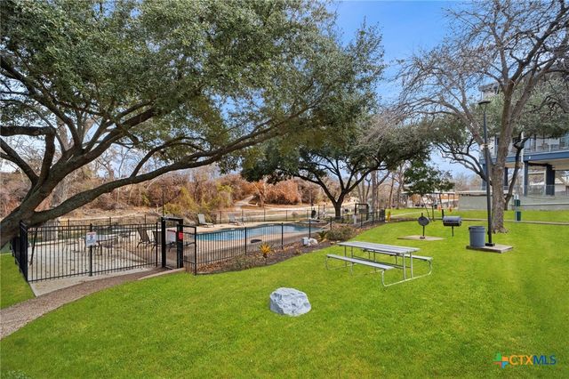 500 N Market Avenue 319 D, New Braunfels, TX 78130