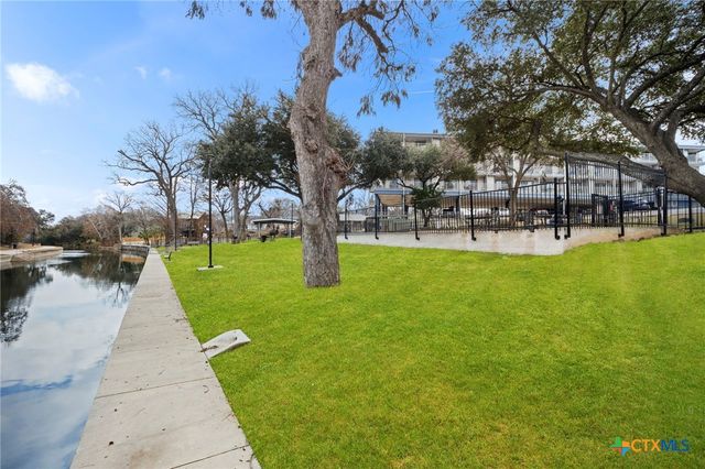 500 N Market Avenue 319 D, New Braunfels, TX 78130