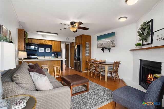 500 N Market Avenue 319 D, New Braunfels, TX 78130