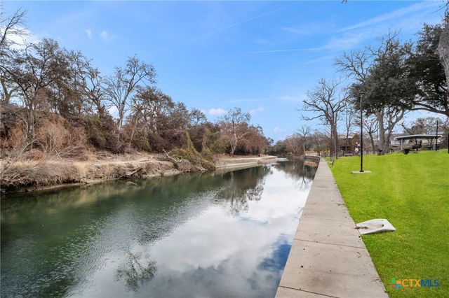 500 N Market Avenue 319 D, New Braunfels, TX 78130