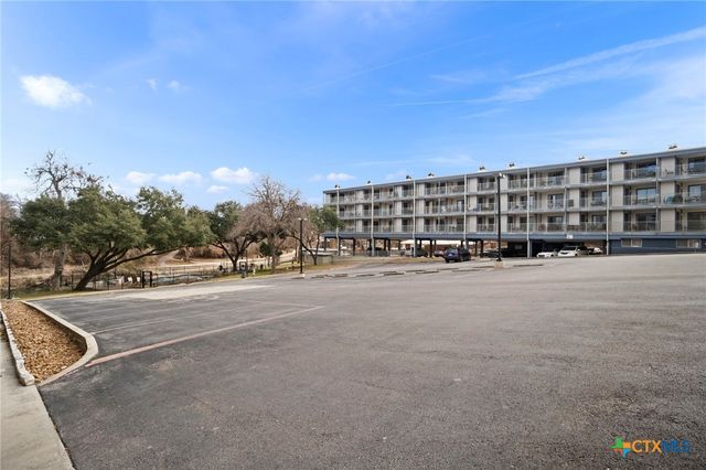 500 N Market Avenue 319 D, New Braunfels, TX 78130