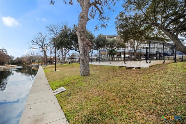 500 N Market Avenue 319 D, New Braunfels, TX 78130