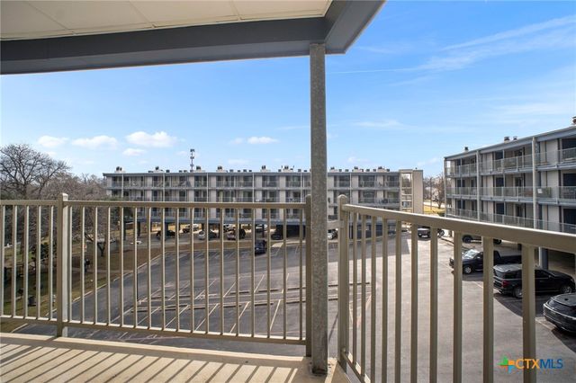 500 N Market Avenue 319 D, New Braunfels, TX 78130