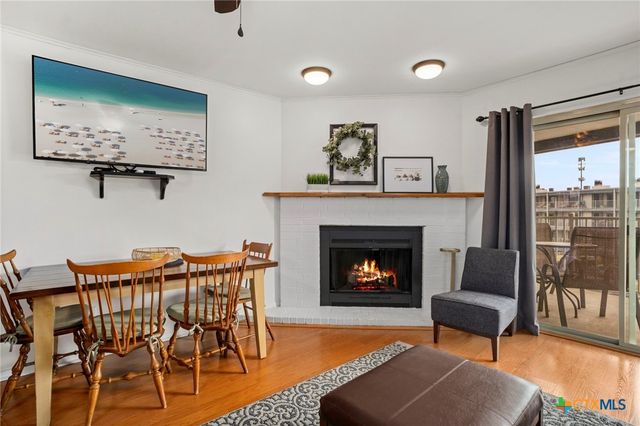 500 N Market Avenue 319 D, New Braunfels, TX 78130