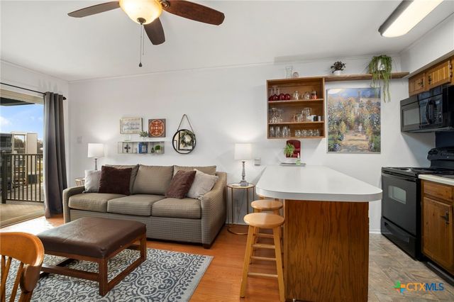 500 N Market Avenue 319 D, New Braunfels, TX 78130