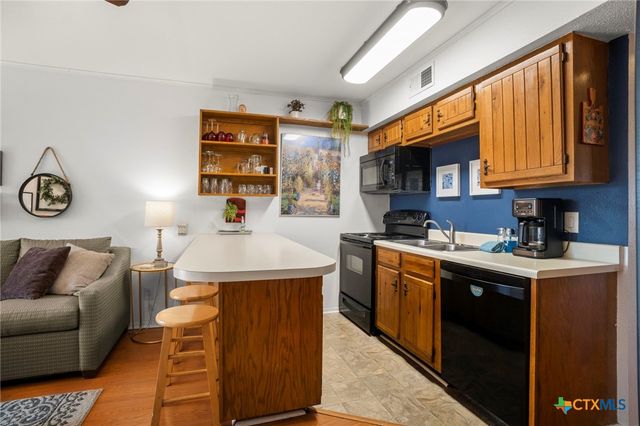 500 N Market Avenue 319 D, New Braunfels, TX 78130