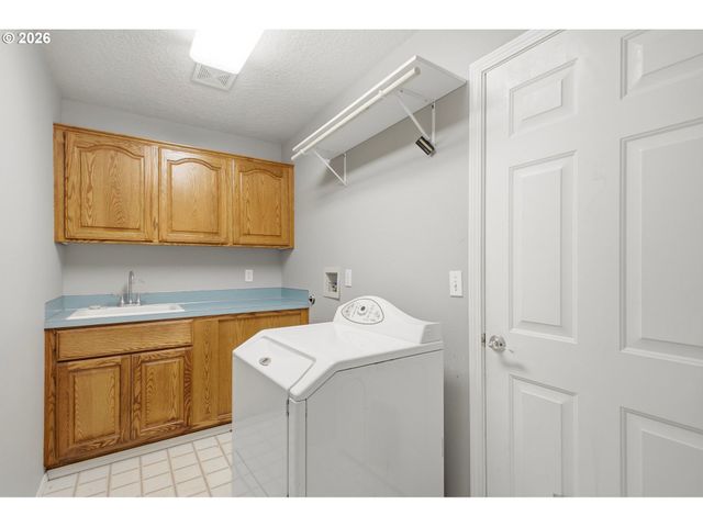 7600 Sw MILLERGLEN Dr, Beaverton, OR 97007