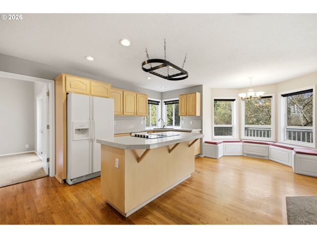 7600 Sw MILLERGLEN Dr, Beaverton, OR 97007