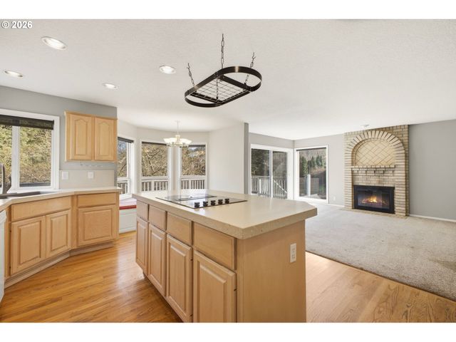 7600 Sw MILLERGLEN Dr, Beaverton, OR 97007