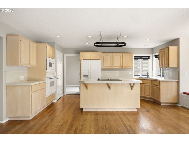 7600 Sw MILLERGLEN Dr, Beaverton, OR 97007