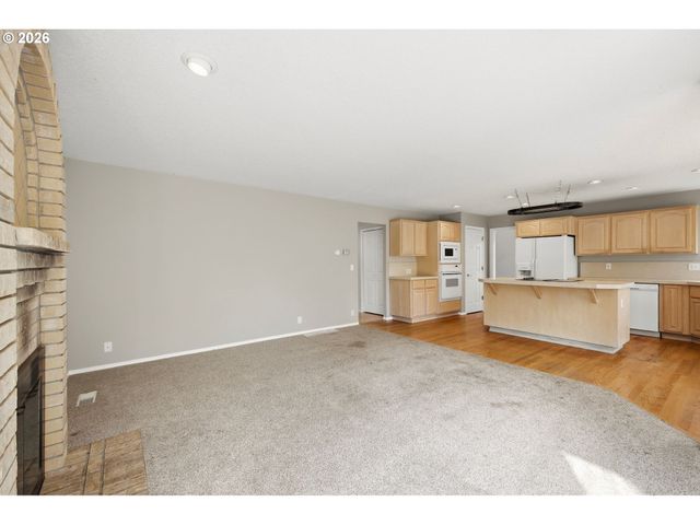 7600 Sw MILLERGLEN Dr, Beaverton, OR 97007