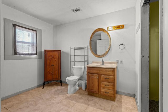 712 10th Street, Levelland, TX 79336