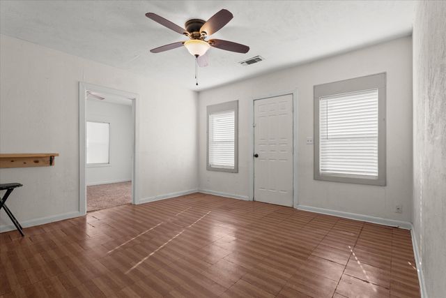 712 10th Street, Levelland, TX 79336