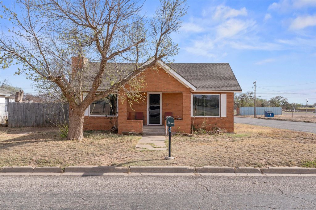 712 10th Street, Levelland, TX 79336